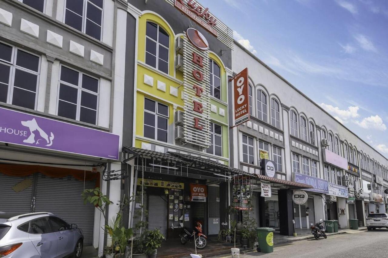 Oyo 937 Lucky Hotel Sungai Petani Ngoại thất bức ảnh